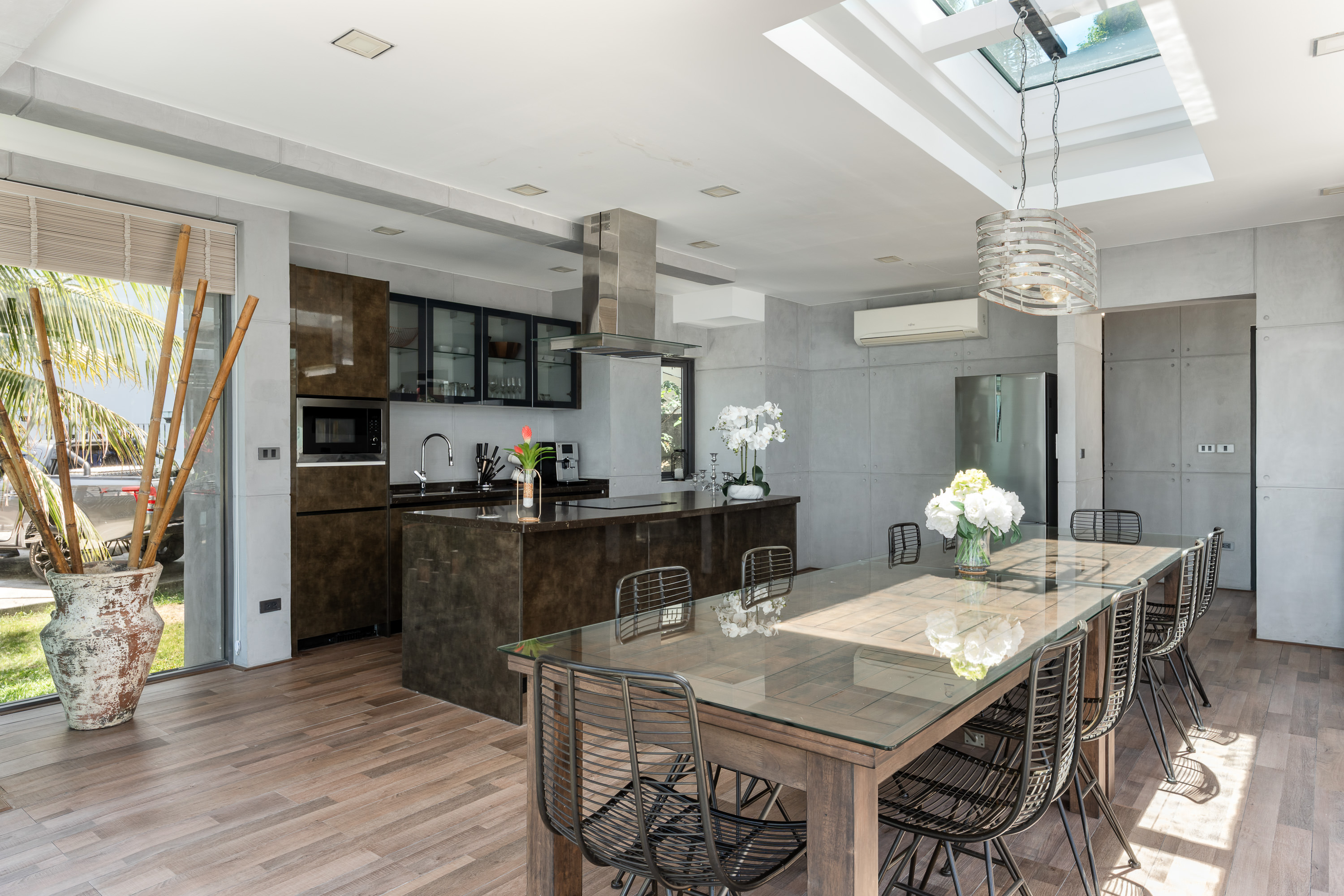 Kitchen and dining area