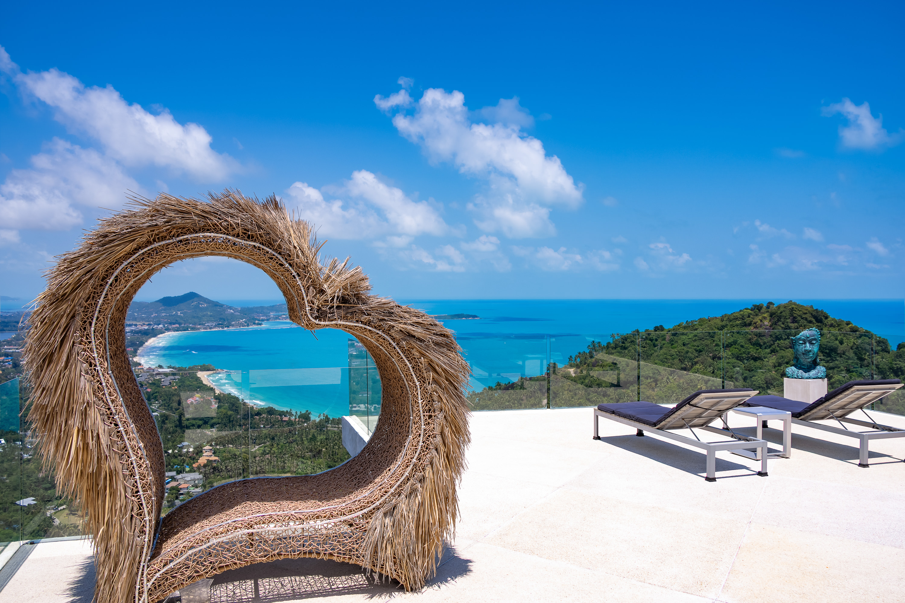 Heart-shaped welcome decoration with sea view